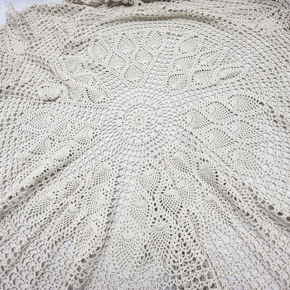 Vintage Handmade Crochet Pineapple Lace Tablecloth 44 Inch Round Cream Cotton